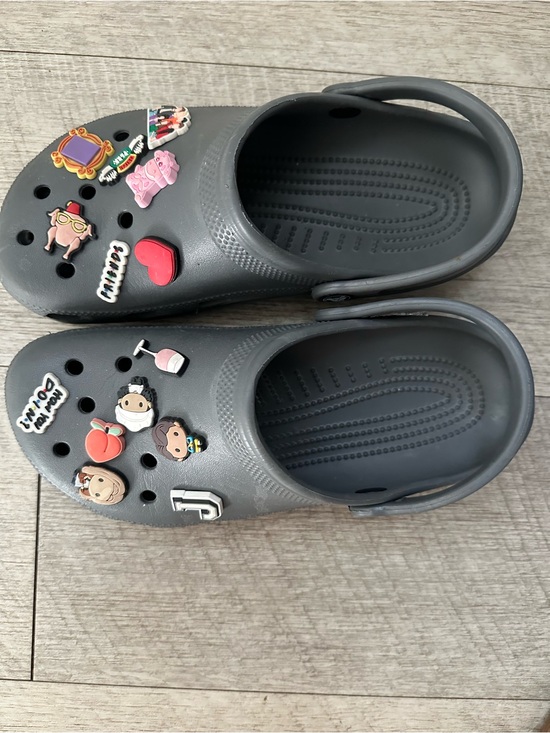 CROCS Shoes - Women’s Grey Clog Shoes with FRIENDS Charms - Size 9